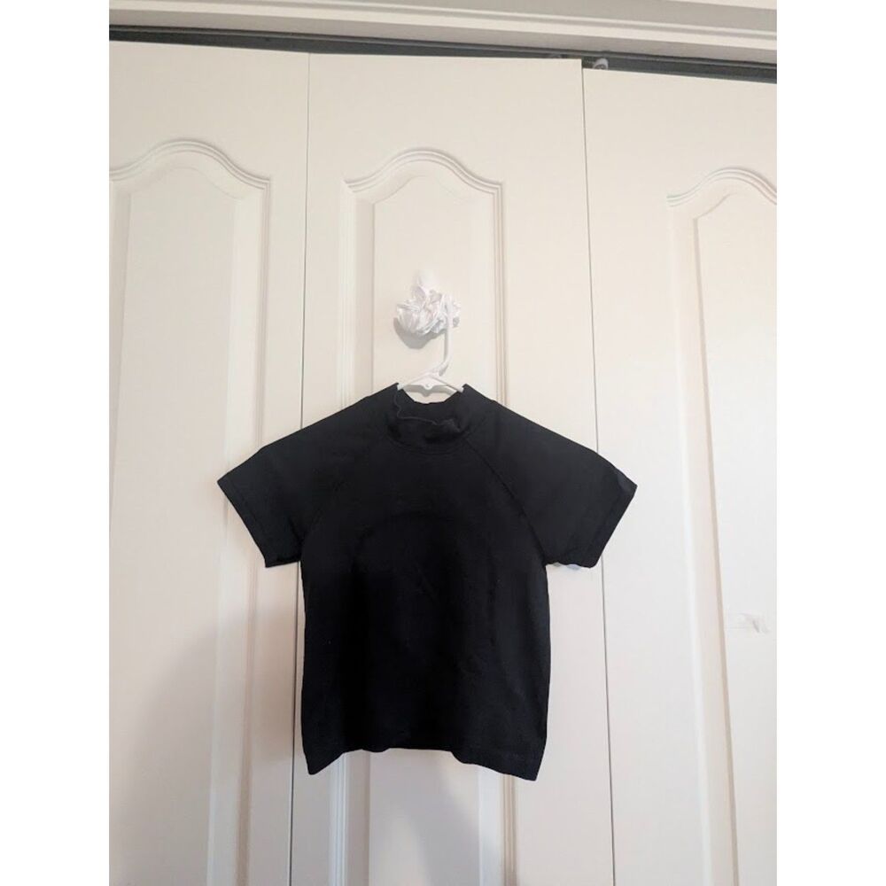 Lululemon 2 Black Cropped Swiftly